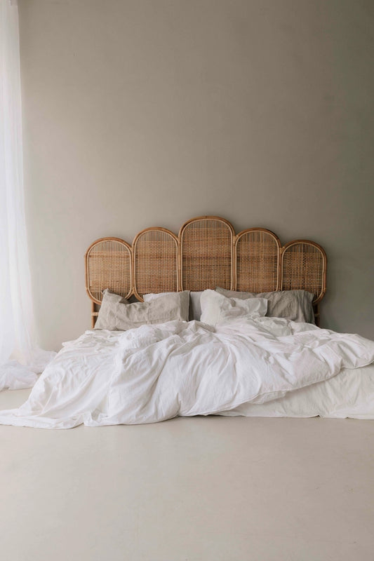 Sengegavl i håndvevd økologisk rotting