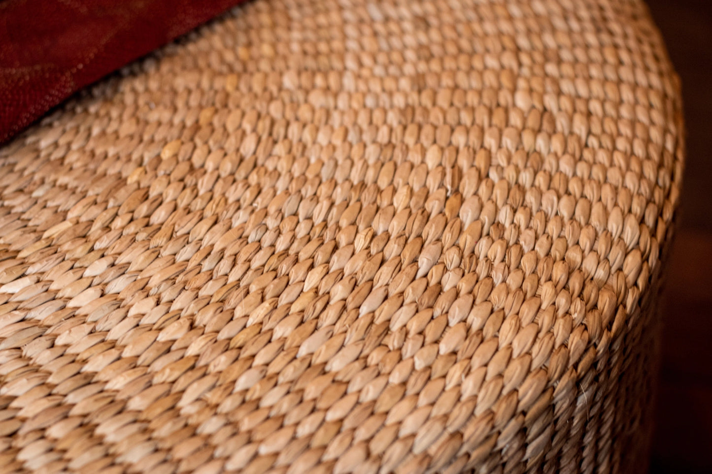 Clara puff – håndvevd ro i naturlige fibre